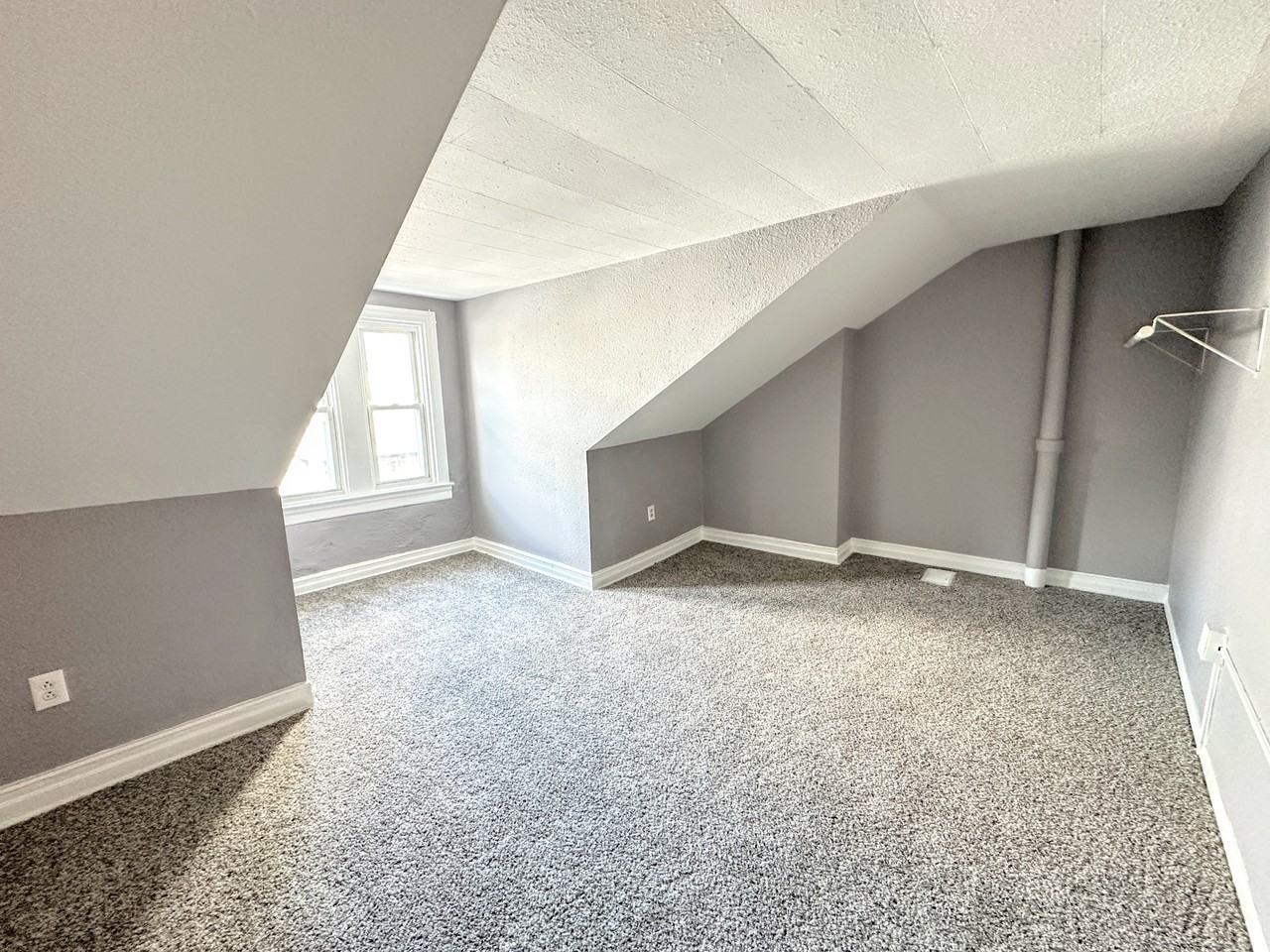 1776 Arlington Ave #1 - Photo 7 of 34