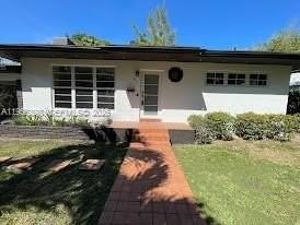 811 Ne 70th St #0 - Photo 3 of 41