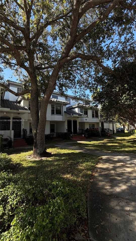 741 Sw 148th Ave #705 - Photo 3 of 14