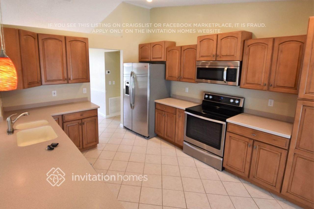 1410 Sw 3rd Ave - Photo 4 of 12