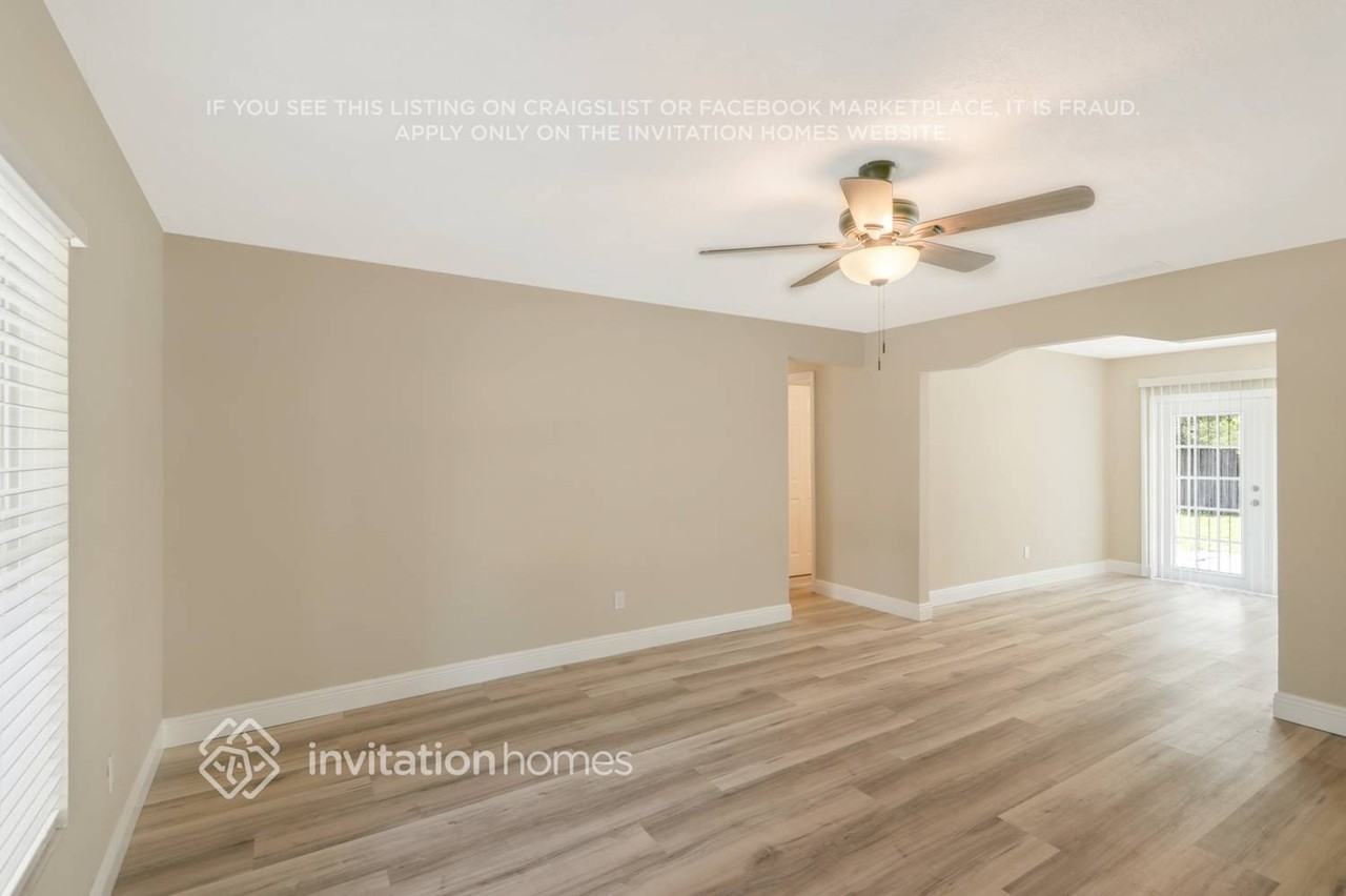 3205 Lancaster Ln - Photo 4 of 29