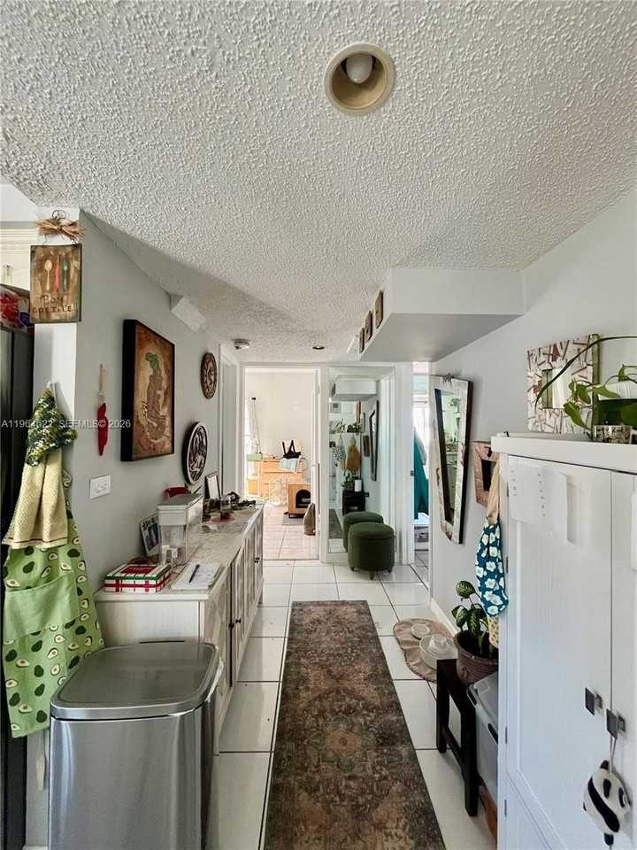 1960 Marseille Dr #204 - Photo 6 of 8