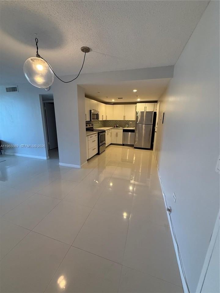 5555 Collins Ave #12Z - Photo 3 of 27