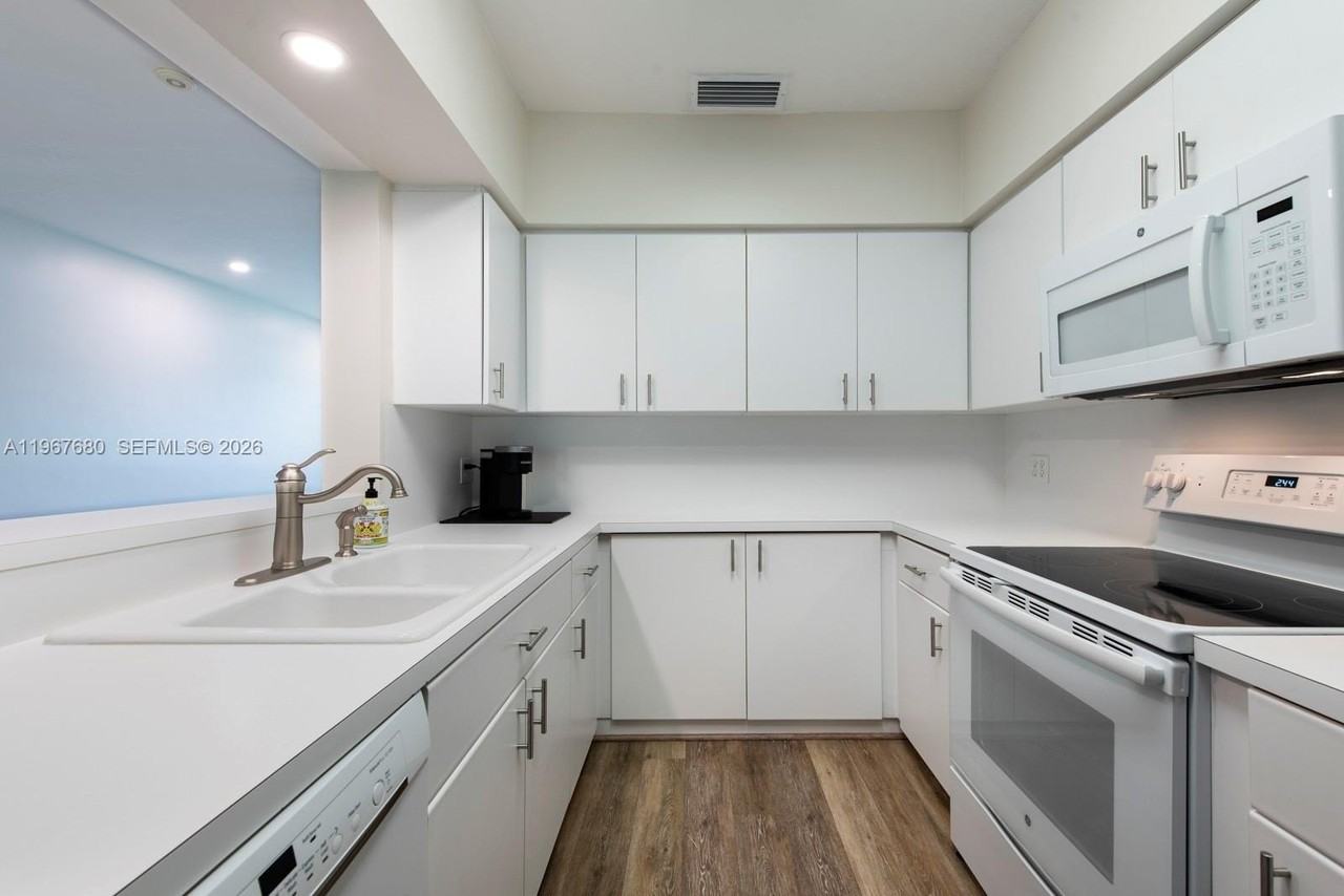 11745 Sw 81st Rd #11745 - Photo 7 of 20