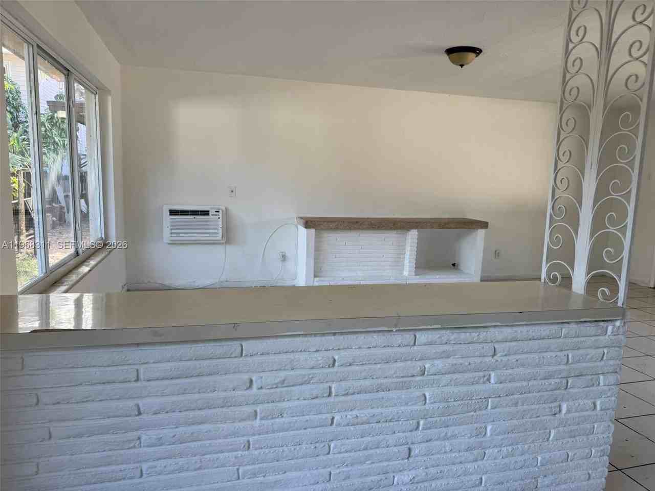 730 Ne 122nd St #4 - Photo 5 of 12