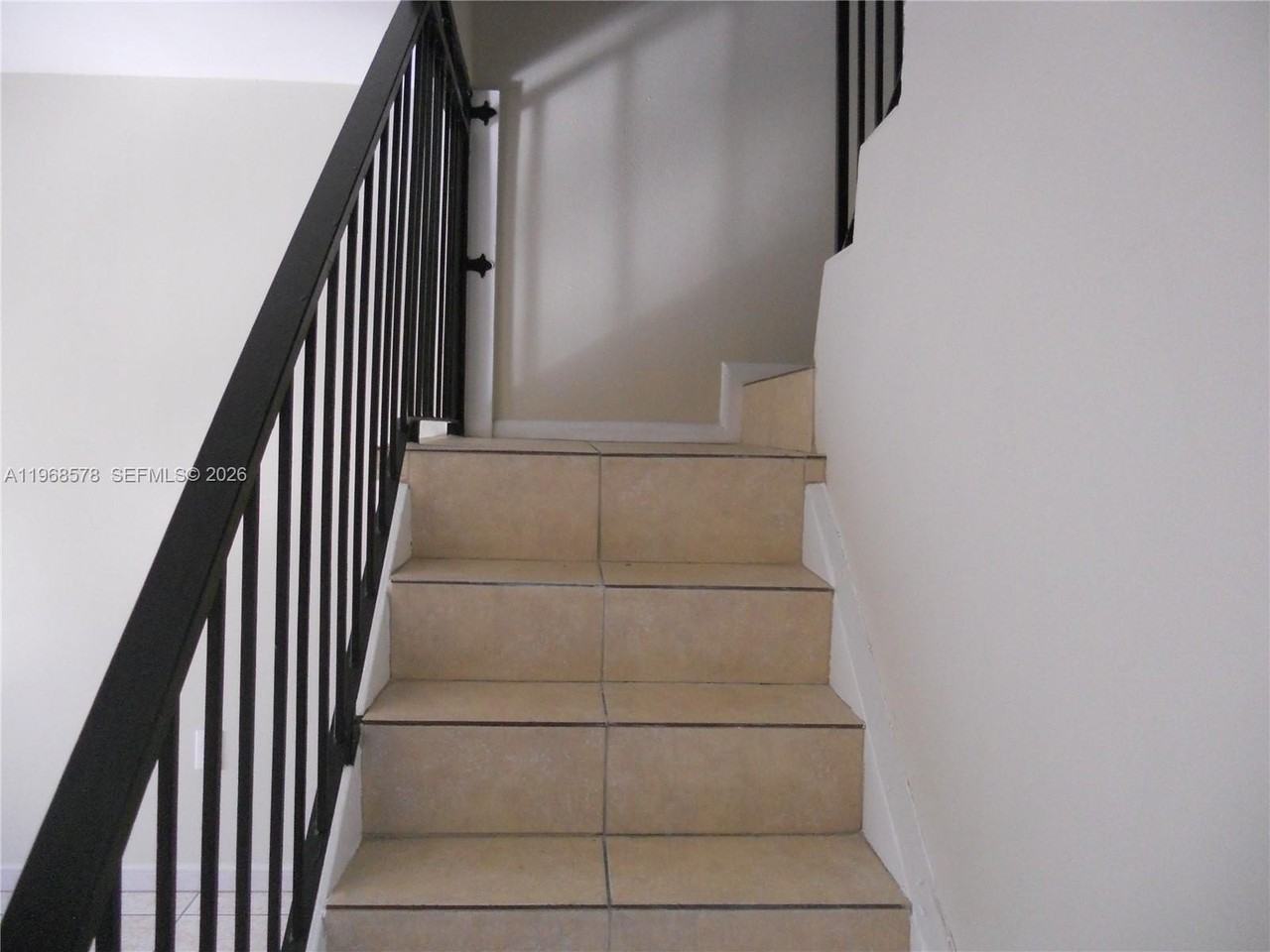 22 Sw 14th Ter - Photo 5 of 16