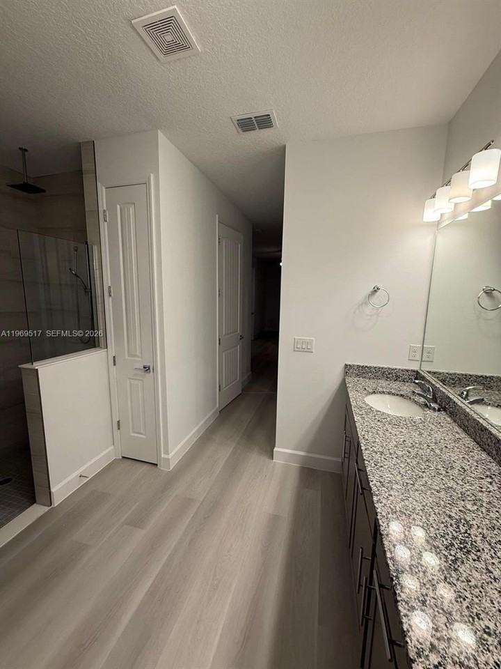 1255 Wadsworth St Se #1255 - Photo 2 of 19