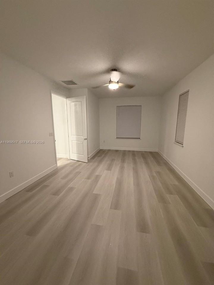 1255 Wadsworth St Se #1255 - Photo 4 of 19