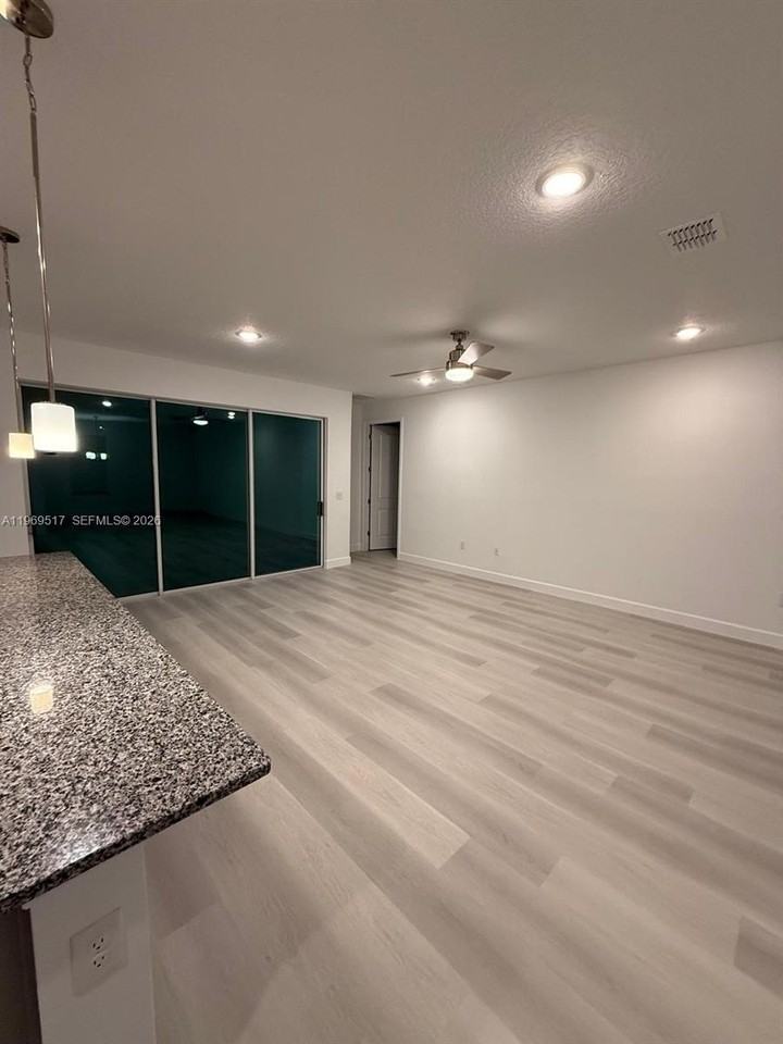 1255 Wadsworth St Se #1255 - Photo 7 of 19