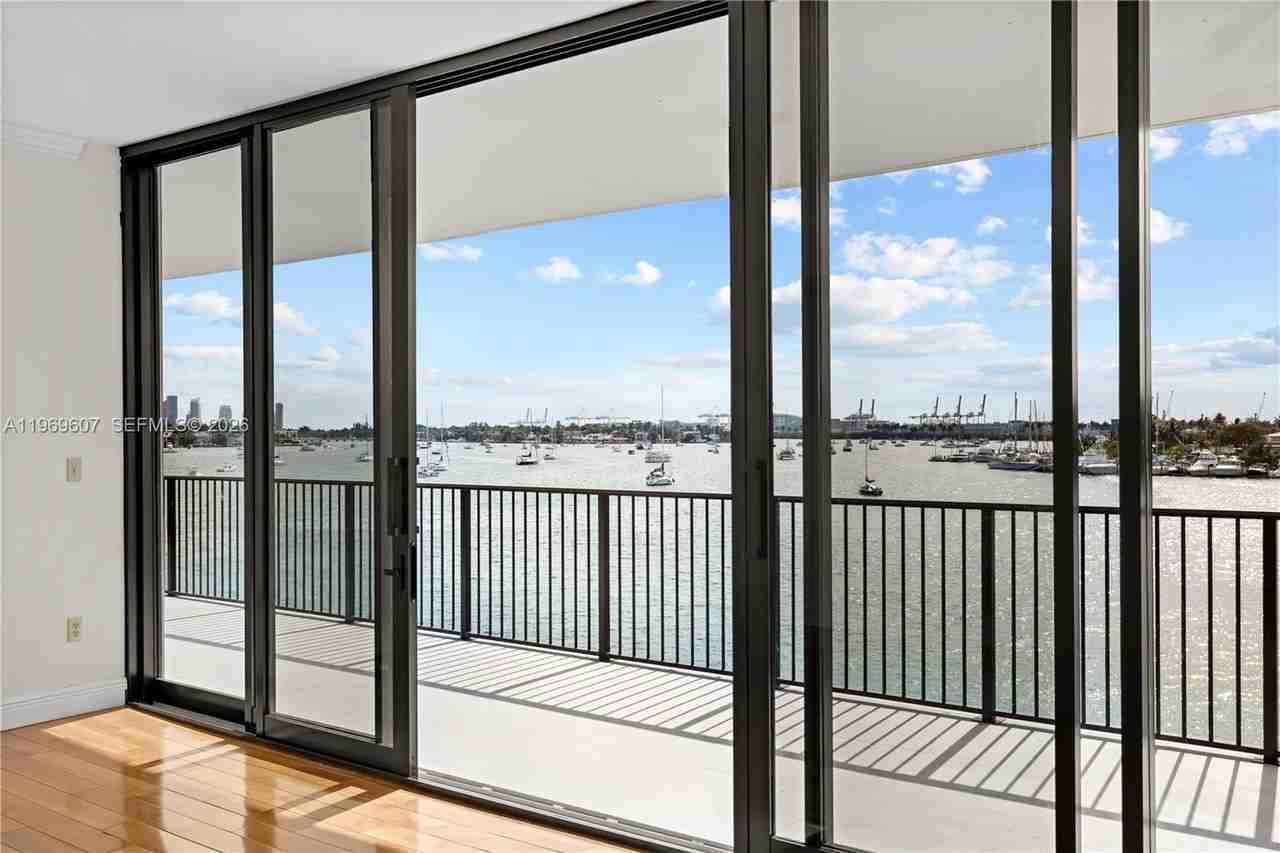 1000 Venetian Way #301 - Photo 4 of 17