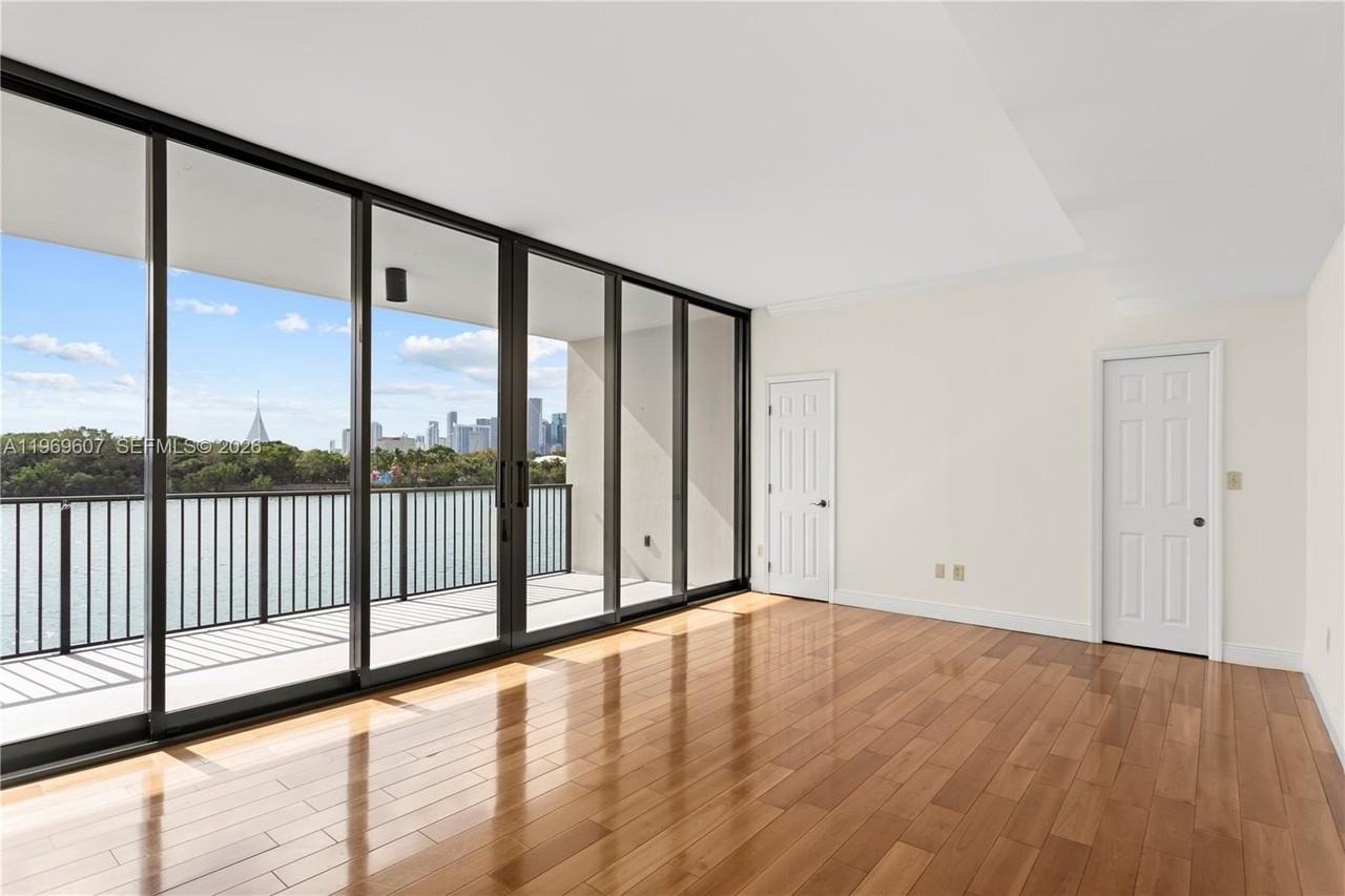 1000 Venetian Way #301 - Photo 5 of 17