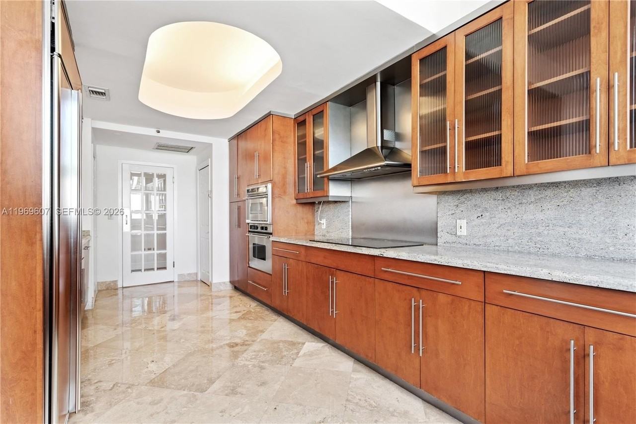 1000 Venetian Way #301 - Photo 7 of 17