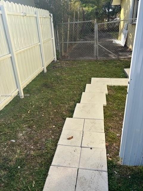 Sw 21st St - Photo 2 of 19