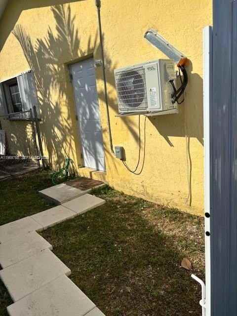 Sw 21st St - Photo 3 of 19