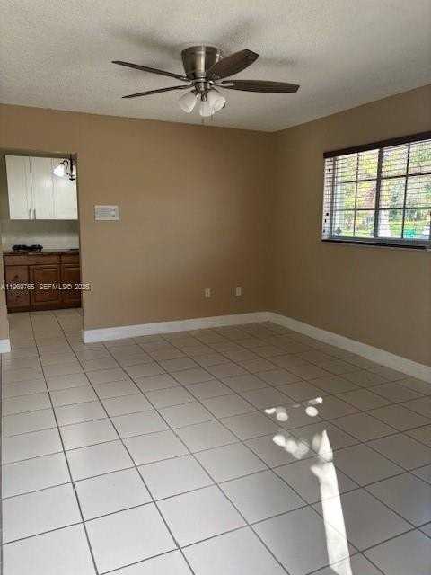 Sw 21st St - Photo 5 of 19