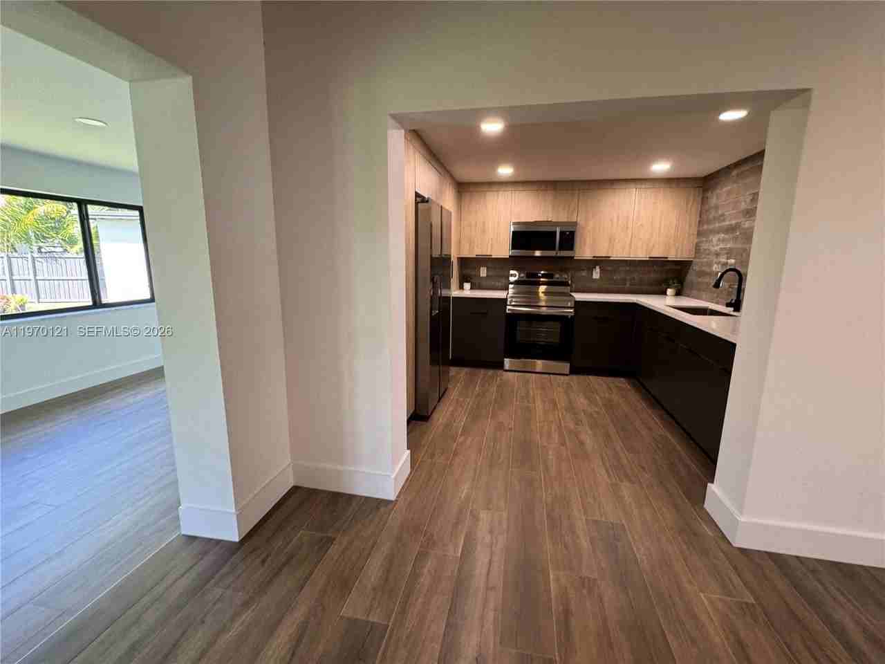 8400 Sw 46th St - Photo 6 of 12