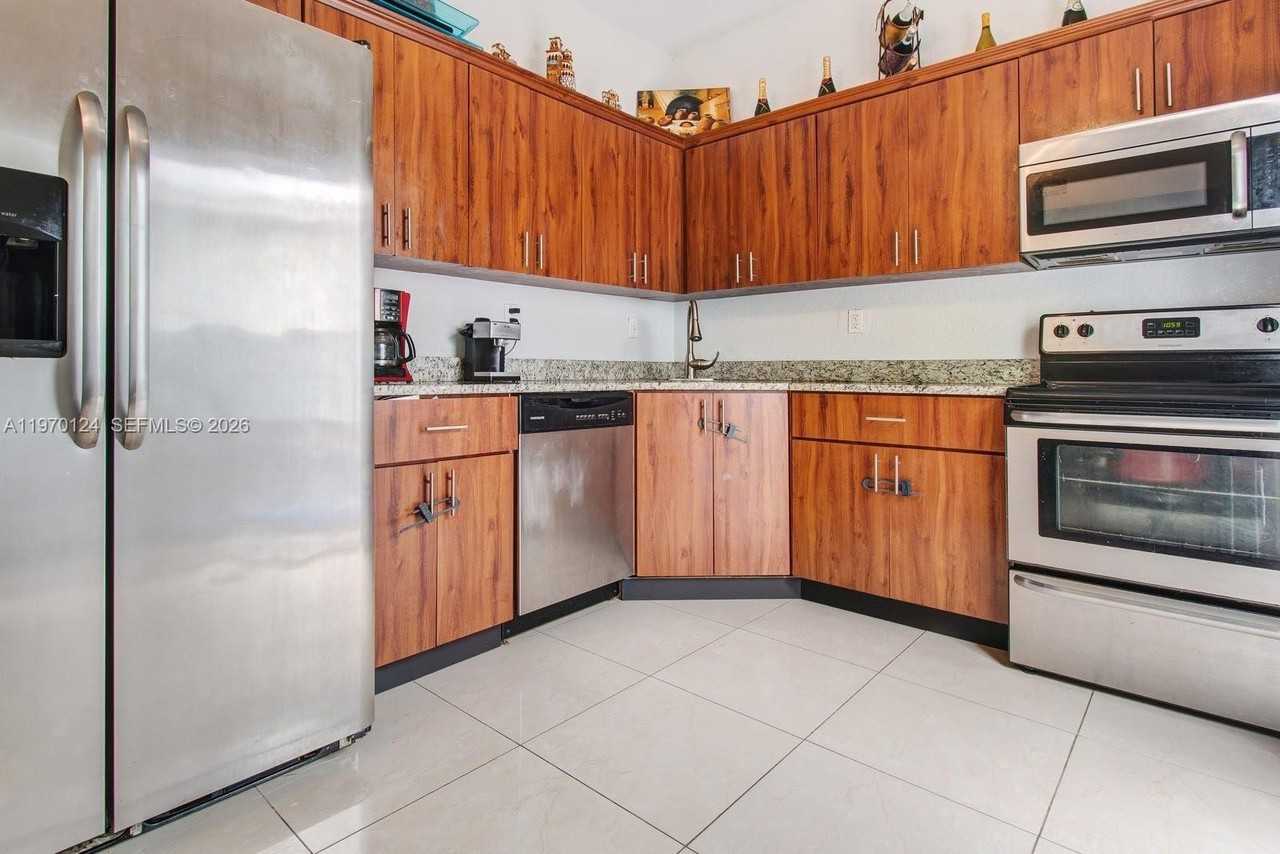 335 Nw 109th St - Photo 7 of 21