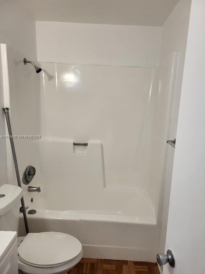 5156 Ne 6th Ave #219 - Photo 5 of 10