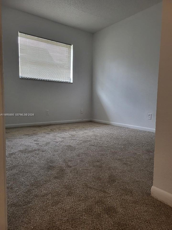 5156 Ne 6th Ave #219 - Photo 7 of 10