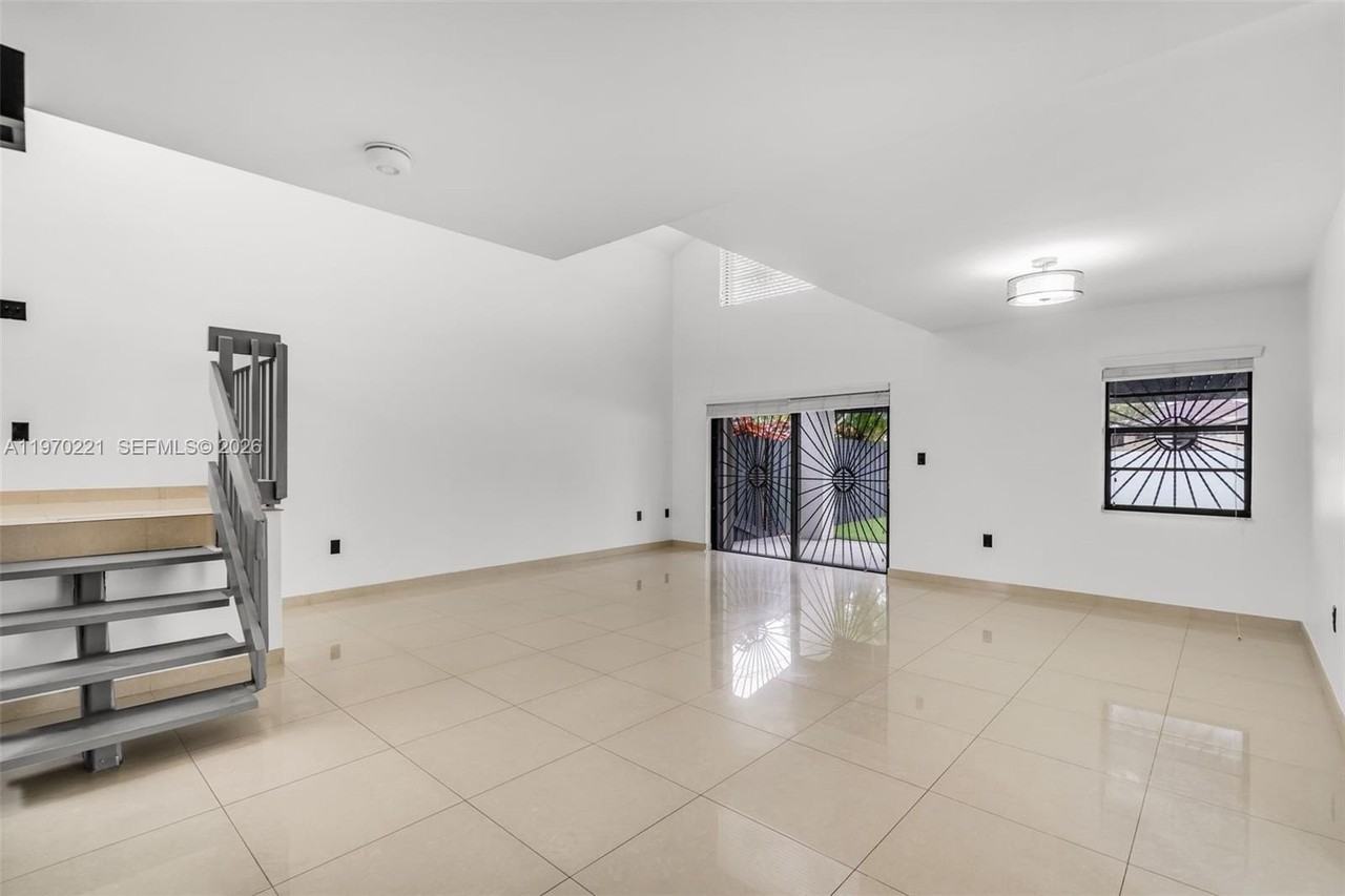 9940 Sw 136th Ct - Photo 4 of 16