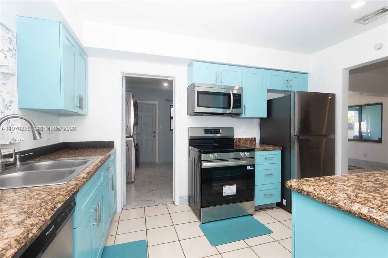 772 Pennsylvania Ave #772 - Photo 7 of 24