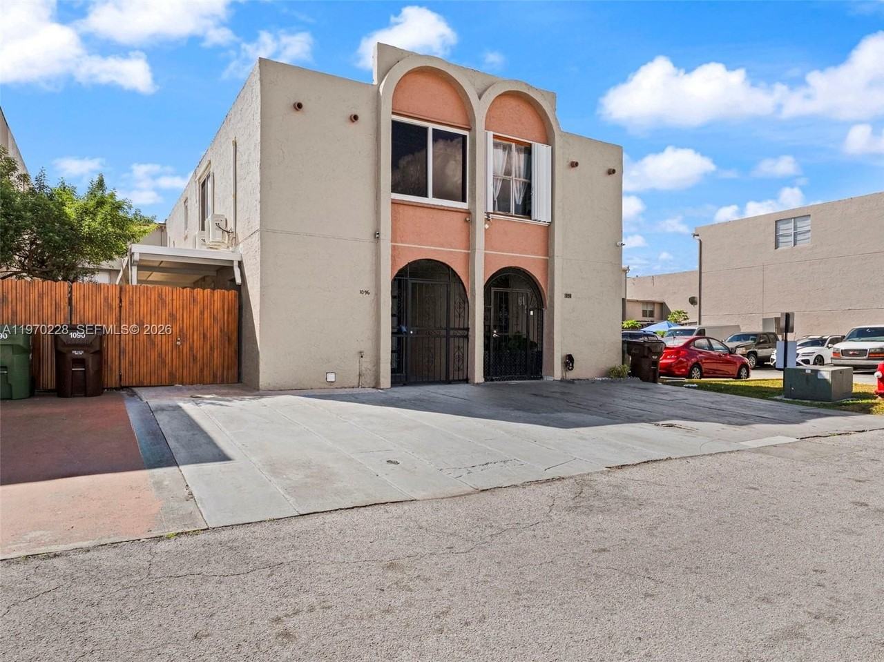 1096 W 42nd Pl #33 - Photo 3 of 33