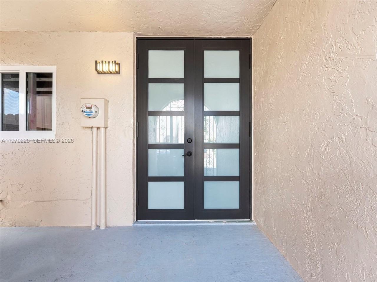 1096 W 42nd Pl #33 - Photo 4 of 33