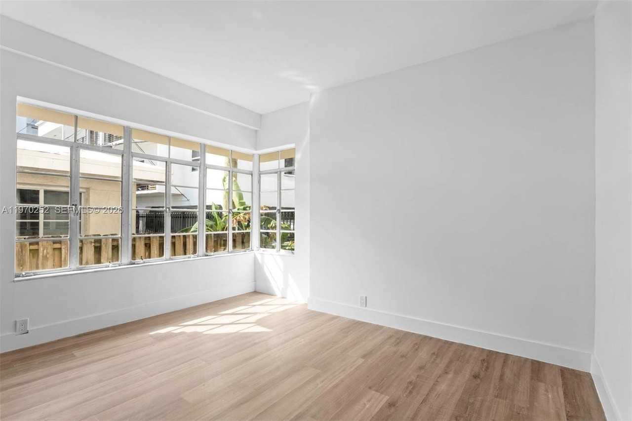 1044 Michigan Ave #30 - Photo 2 of 14