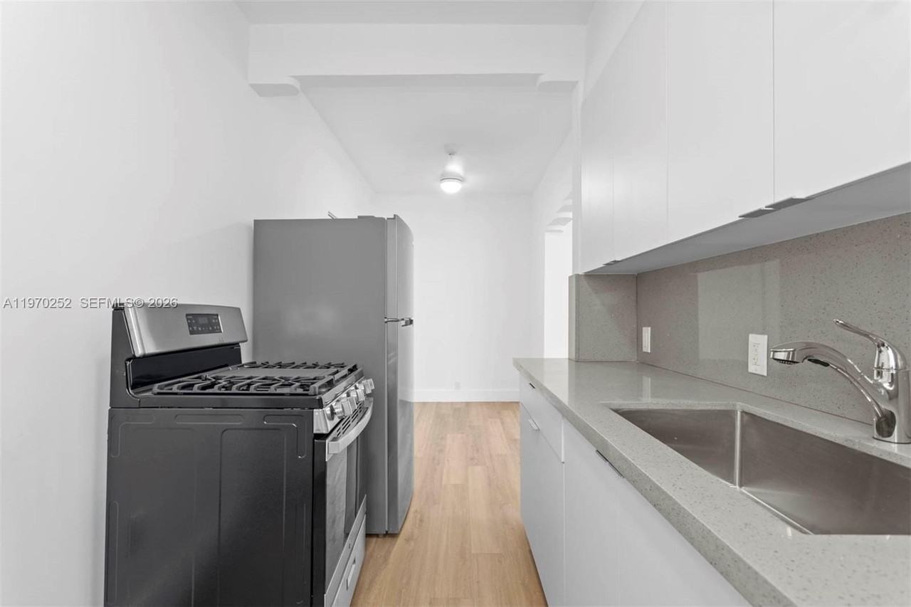 1044 Michigan Ave #30 - Photo 4 of 14