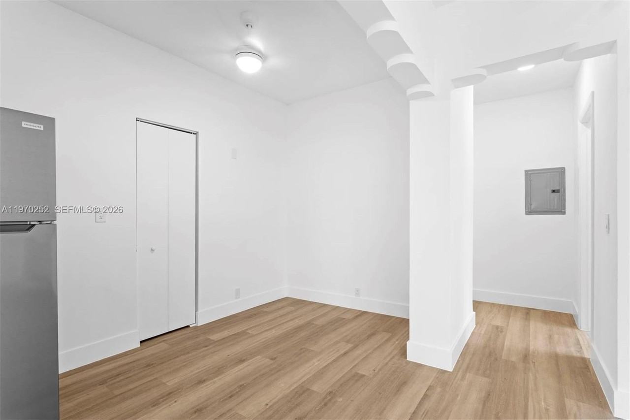 1044 Michigan Ave #30 - Photo 7 of 14