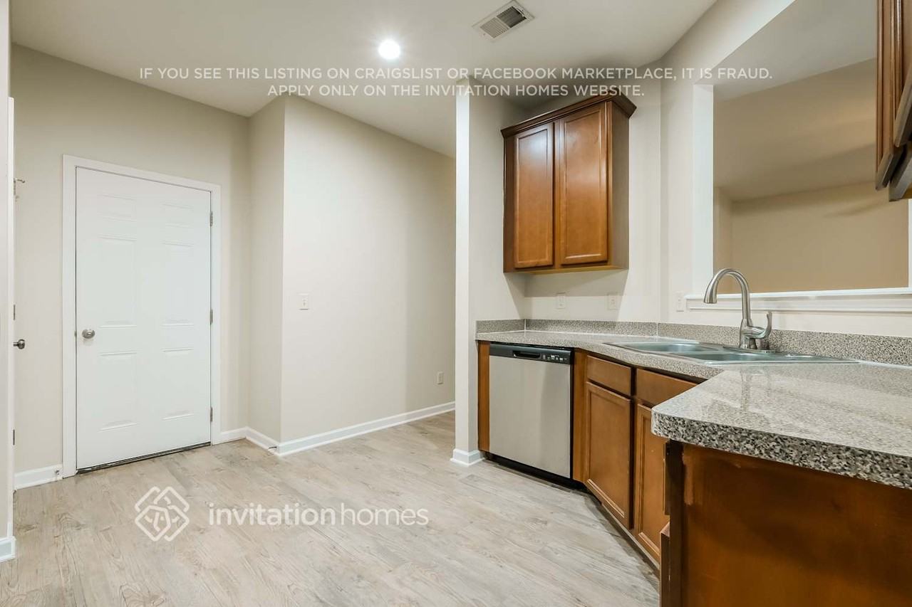 321 Alcovy Way - Photo 7 of 18