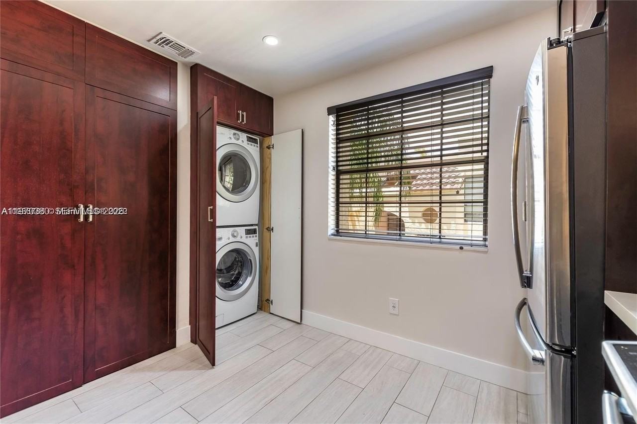 3559 Magellan Cir #323-2 - Photo 4 of 19