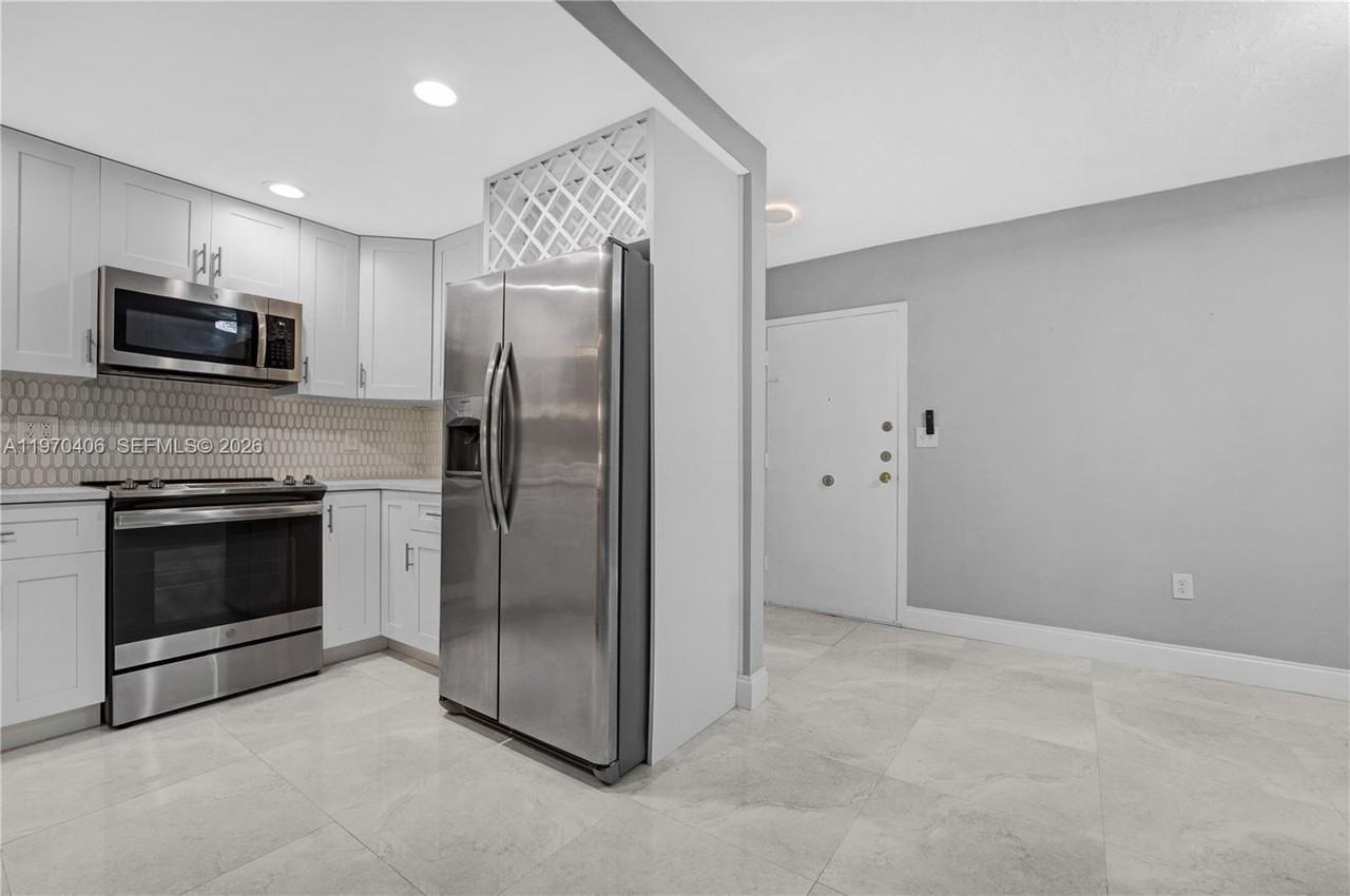 7100 Nw 17th St #305 - Photo 2 of 46