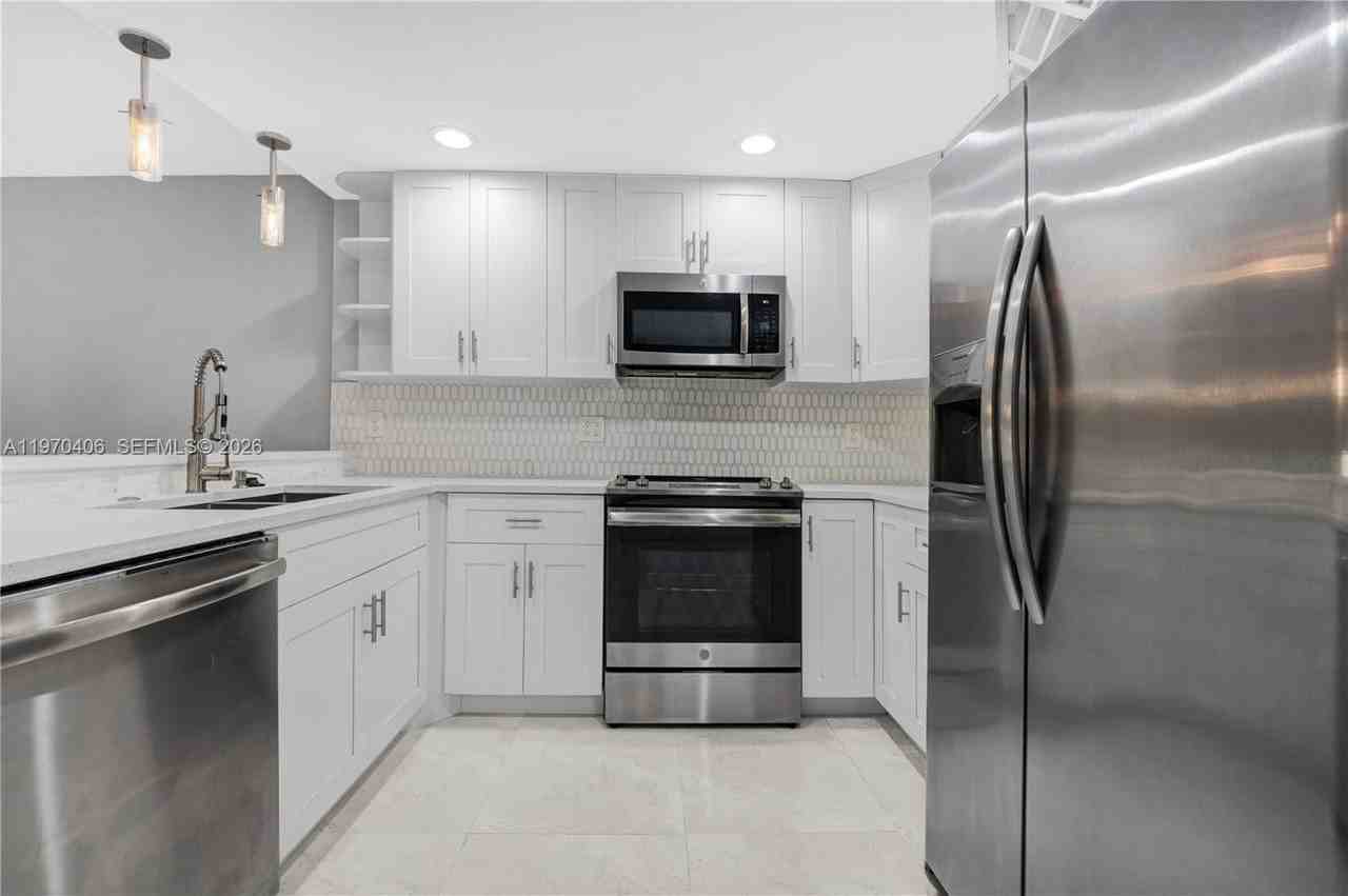 7100 Nw 17th St #305 - Photo 4 of 46