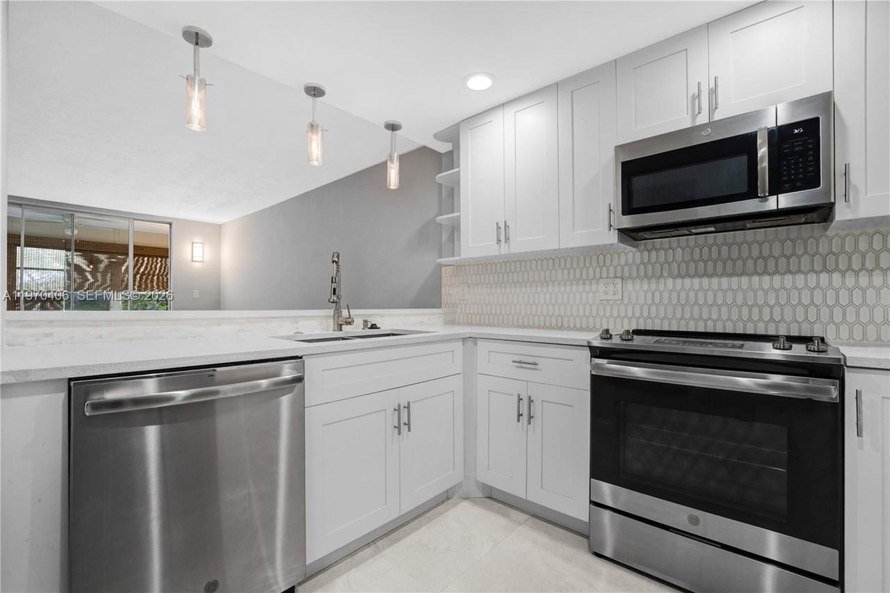 7100 Nw 17th St #305 - Photo 5 of 46