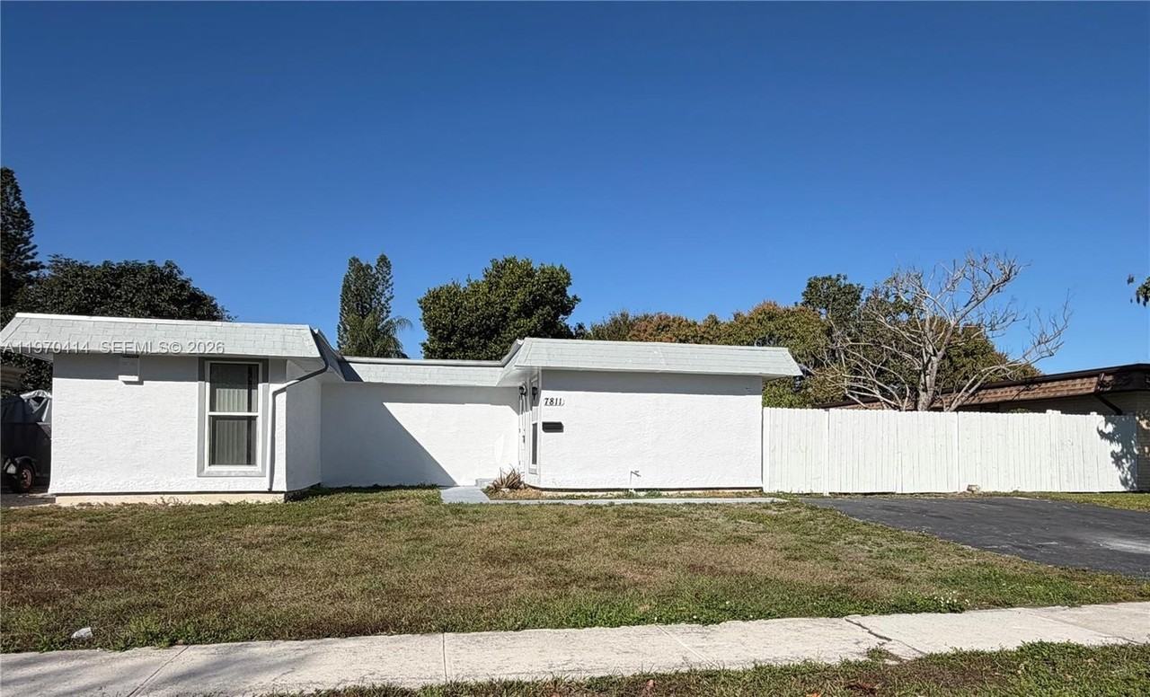 7811 Nw 66th Ter