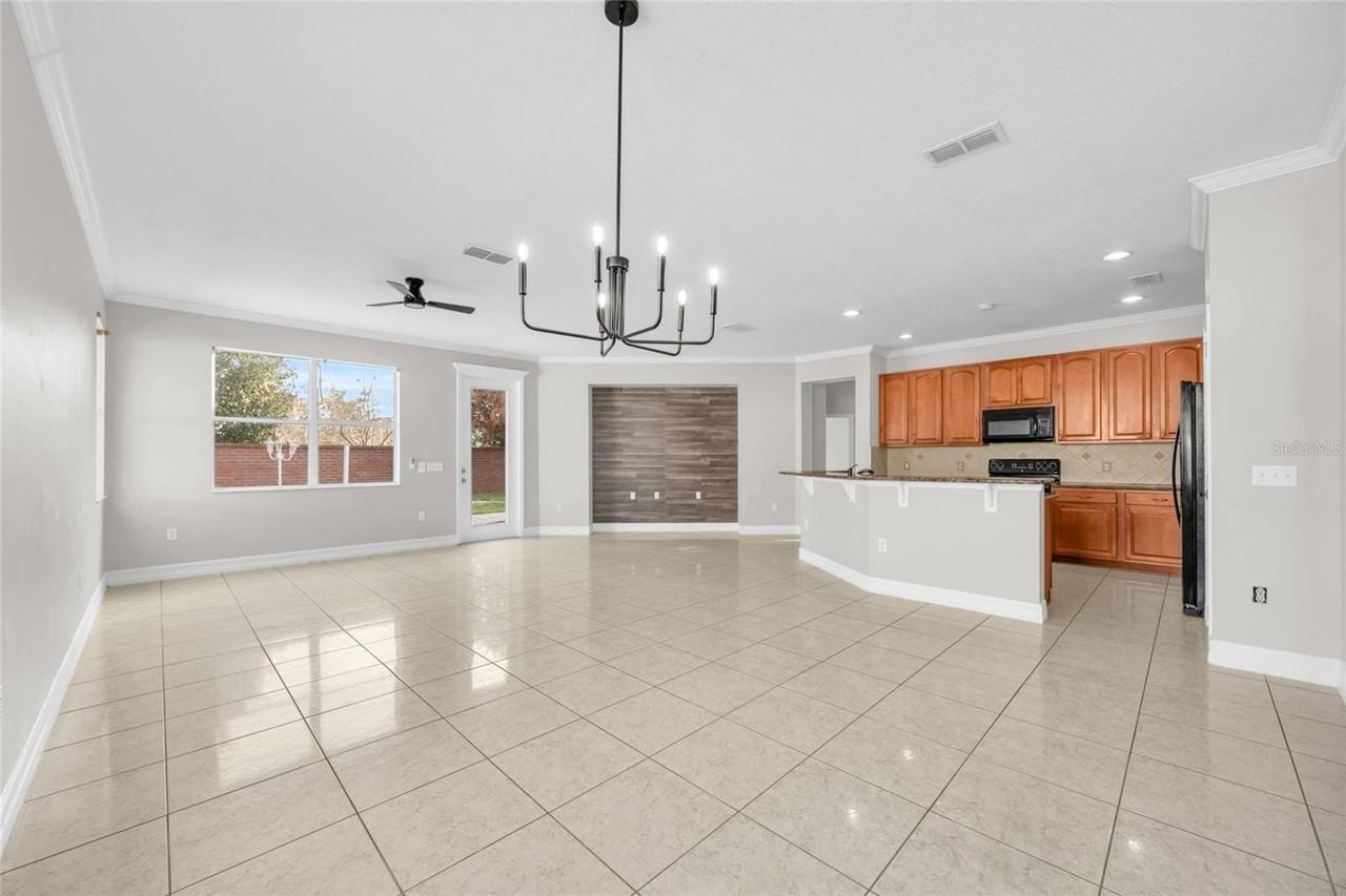 10354 Stratford Pointe Ave - Photo 6 of 34