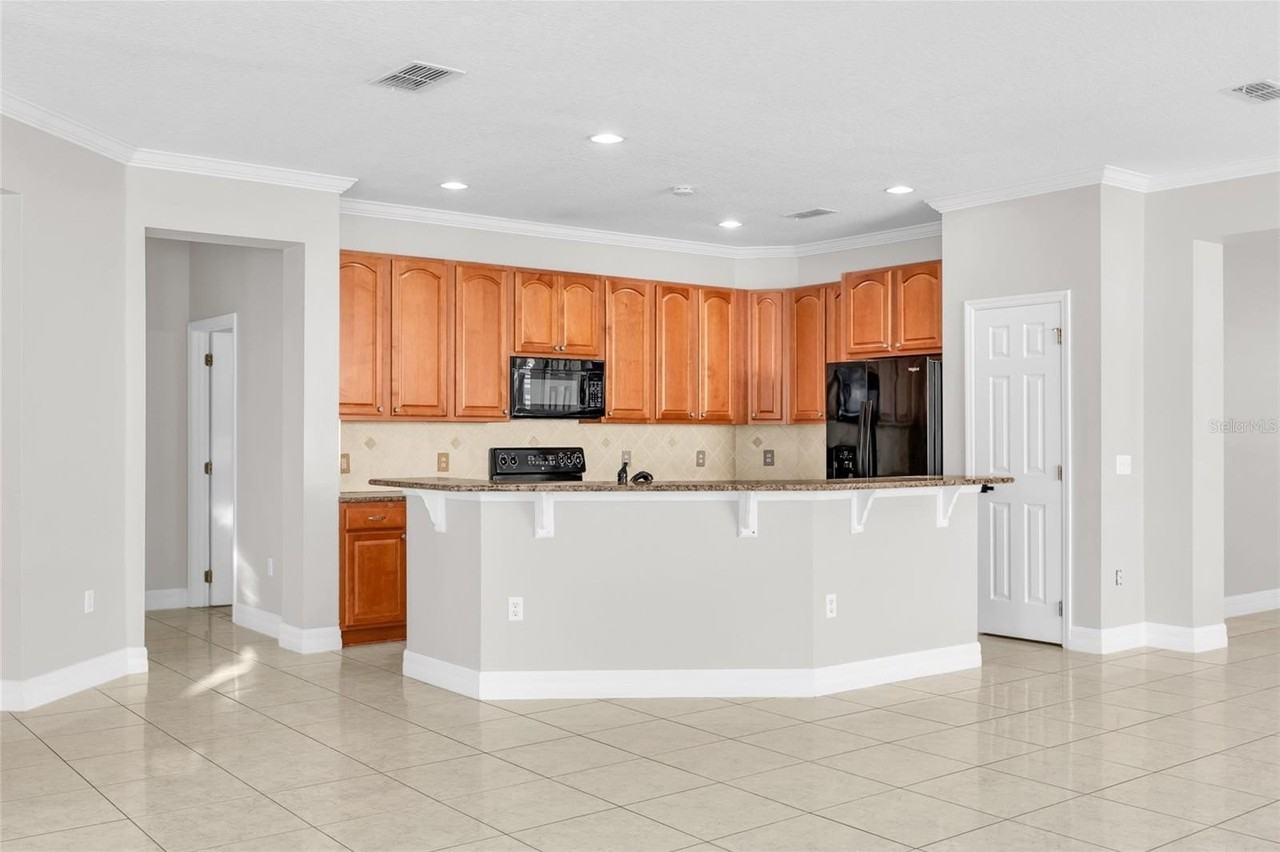 10354 Stratford Pointe Ave - Photo 7 of 34