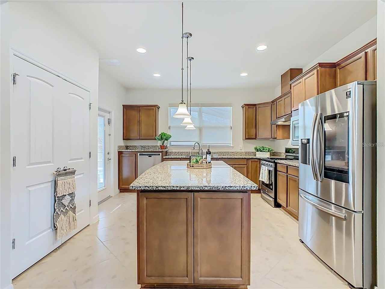 210 Tomelloso Way - Photo 6 of 40