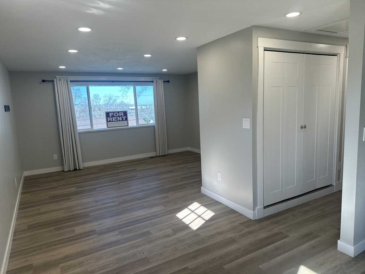 1465 Se - Photo 3 of 18