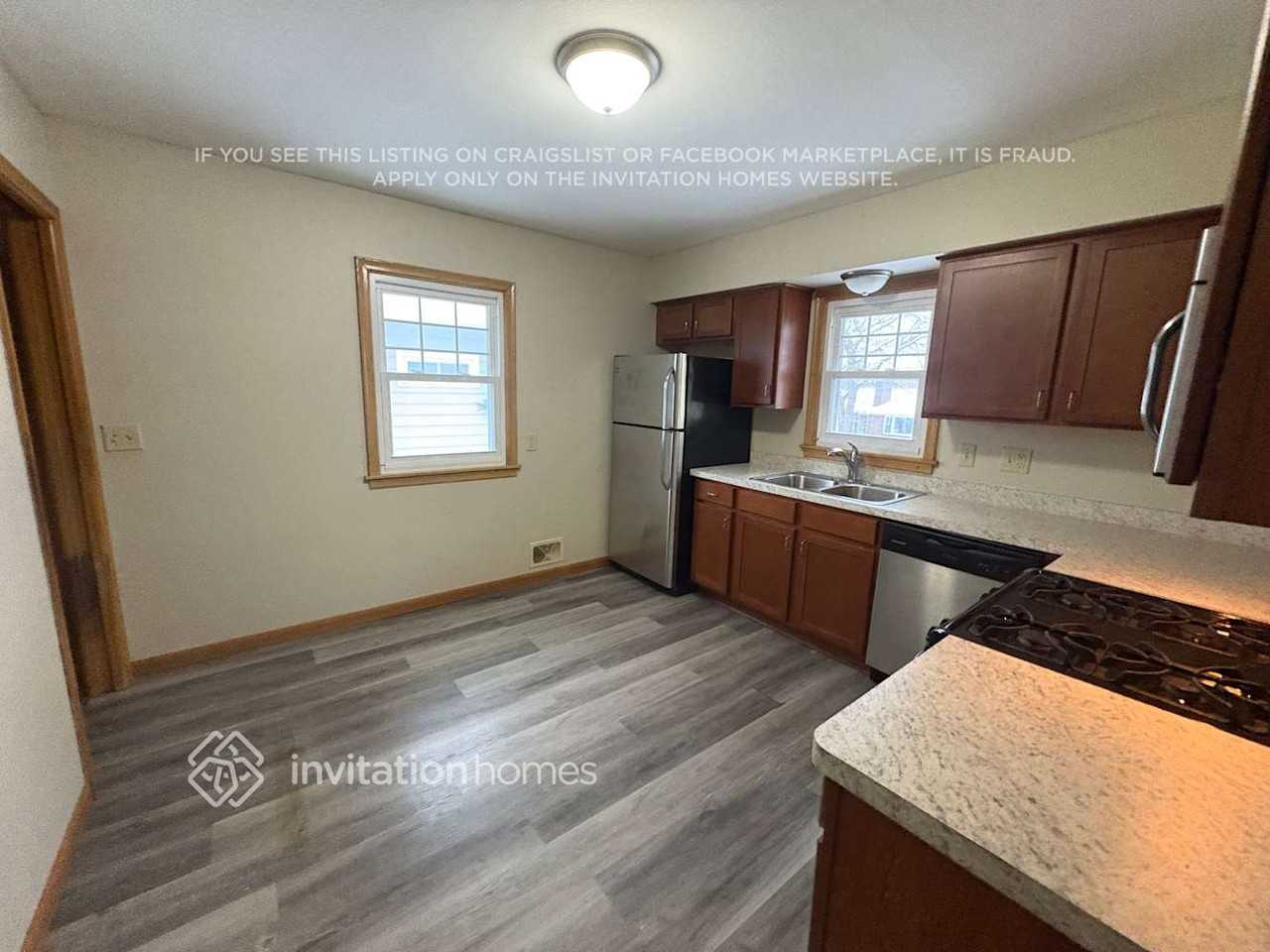 4240 6th St Ne - Photo 4 of 19