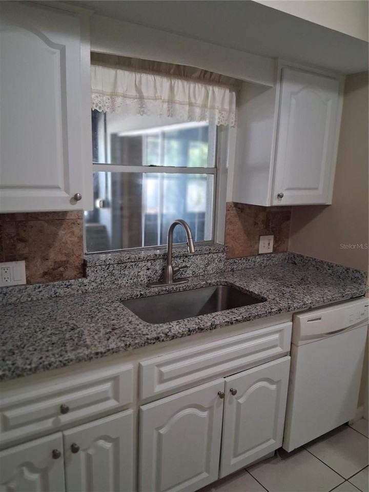 10939 103rd Ave - Photo 4 of 18