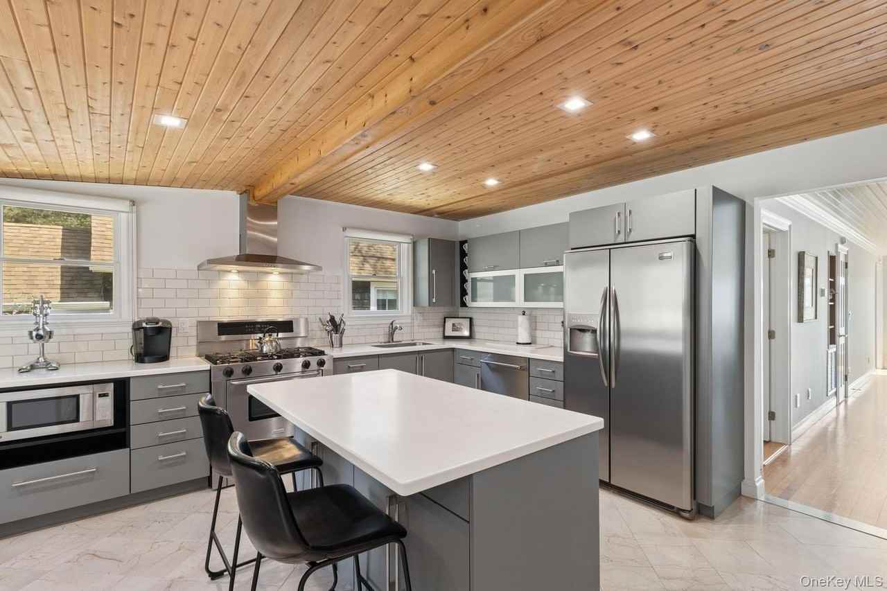 80 Towd Point Rd - Photo 5 of 30