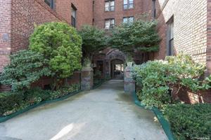 featured image of 16710 Crocheron Ave Apt 5b #5B