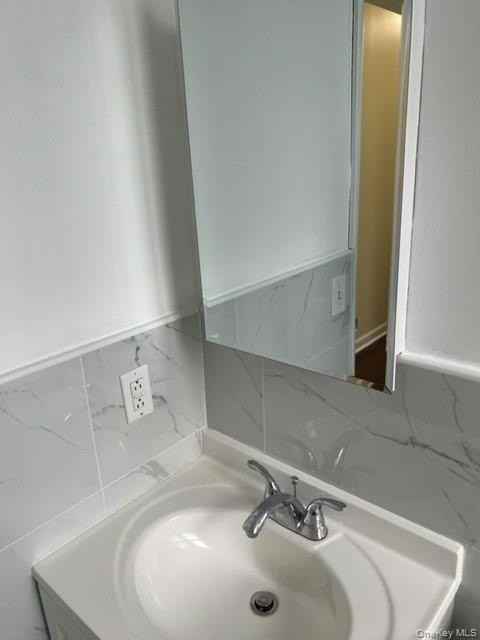 169 Tibbetts Rd #1stFL - Photo 6 of 17