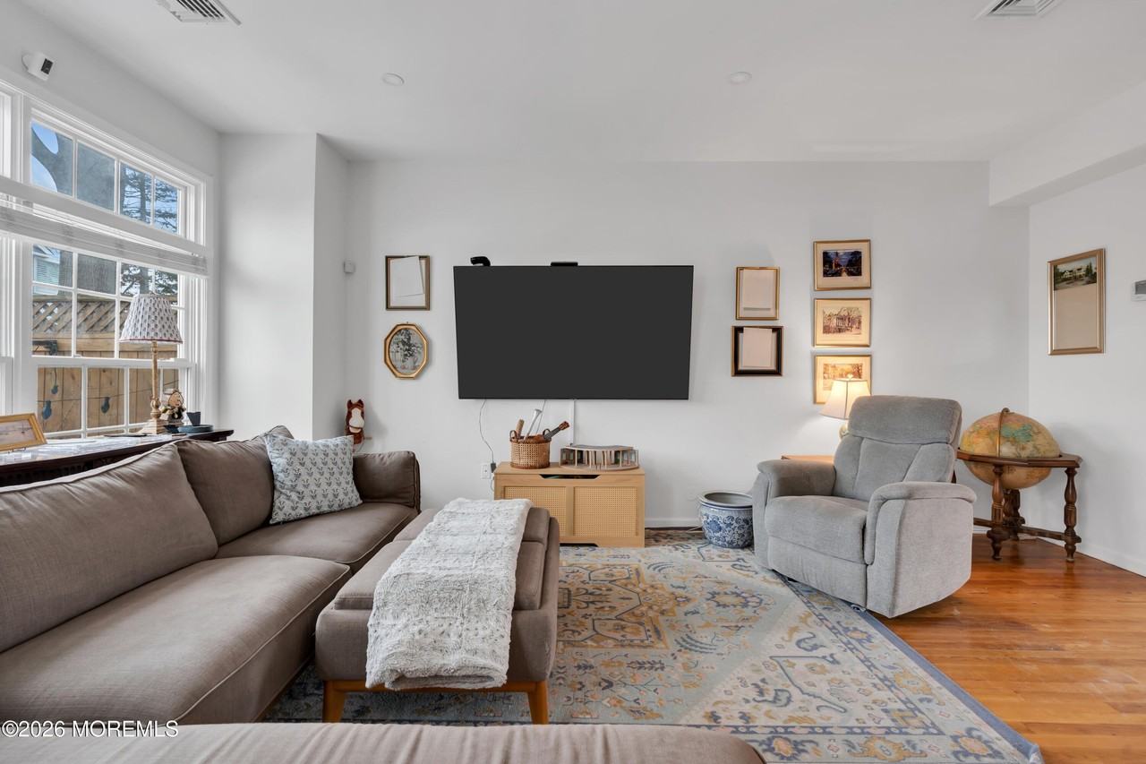 160 Main St Unit 4 #4 - Photo 4 of 21