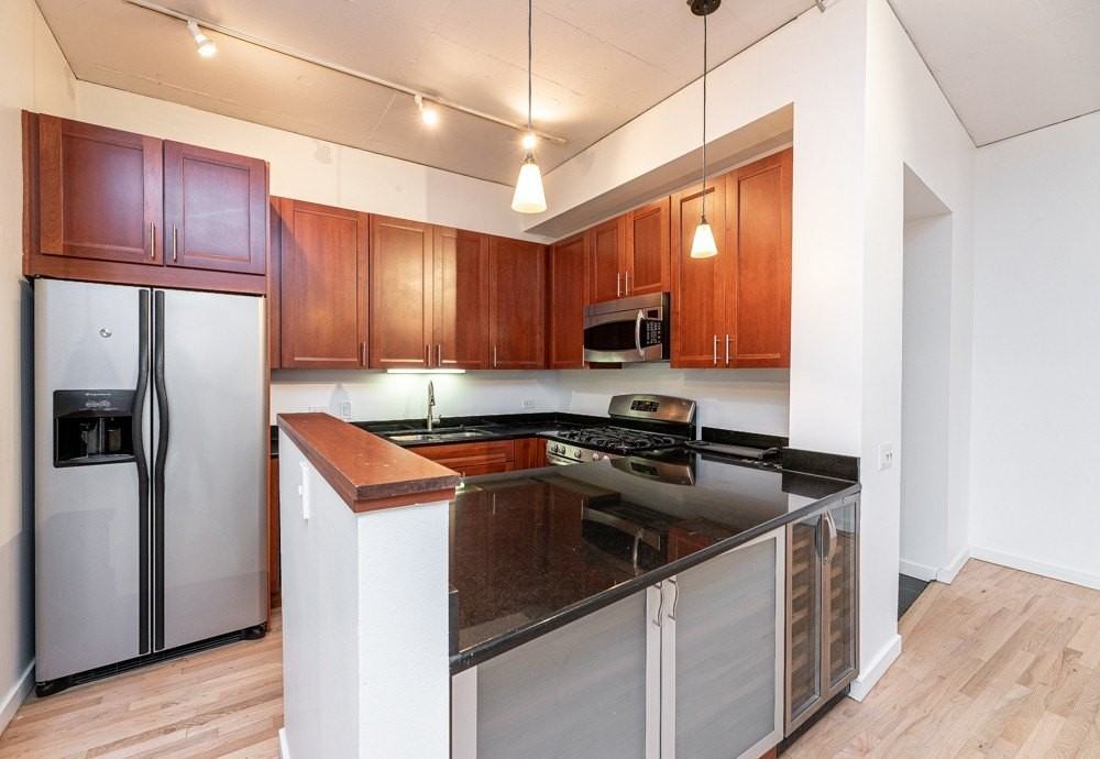 939 W Huron St Unit 401 #401 - Photo 2 of 19