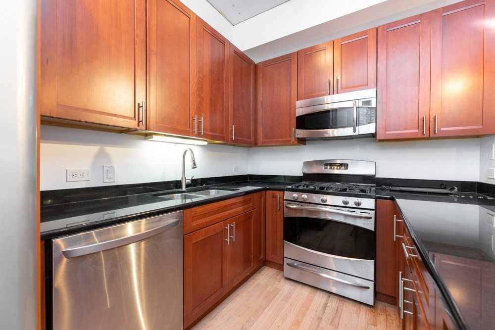 939 W Huron St Unit 401 #401 - Photo 3 of 19