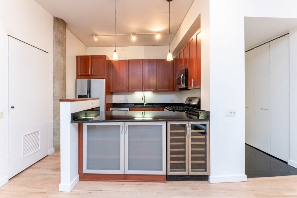 939 W Huron St Unit 401 #401 - Photo 5 of 19