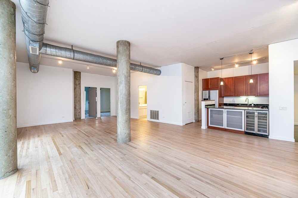 939 W Huron St Unit 401 #401 - Photo 7 of 19